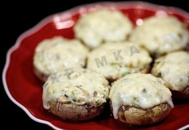 Обложка рецепта Шампиньоны с курицей и сыром