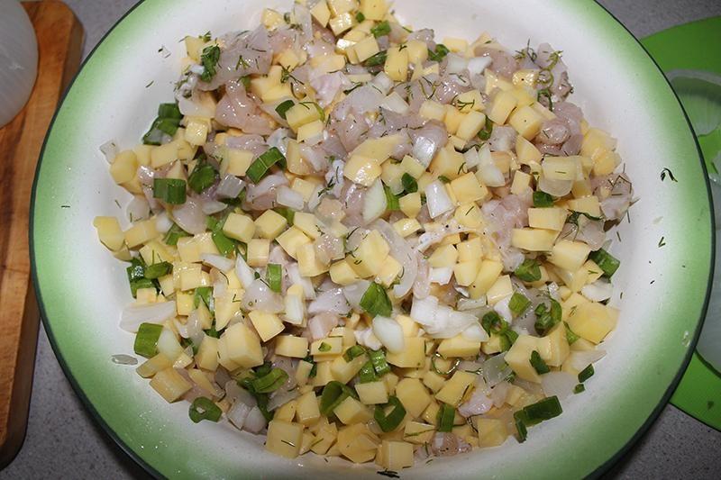 Шаг 10 приготовления Лук фаршированный картошкой и курицей