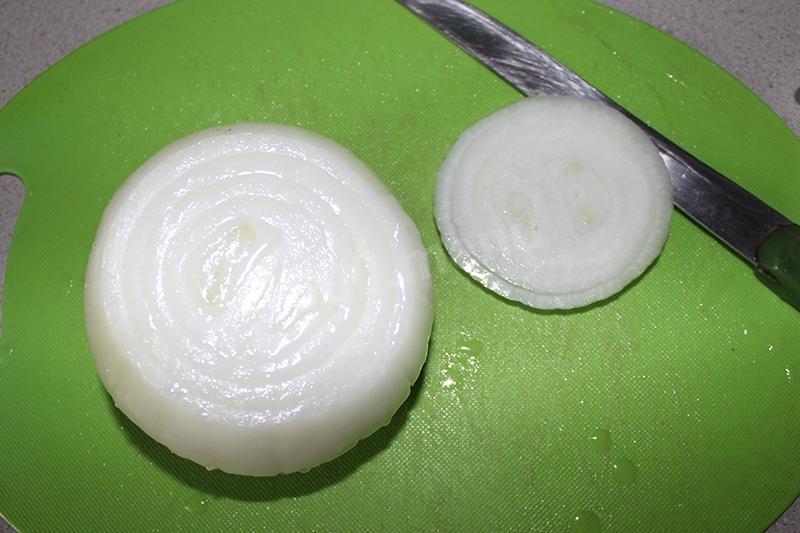 Шаг 2 приготовления Лук фаршированный картошкой и курицей