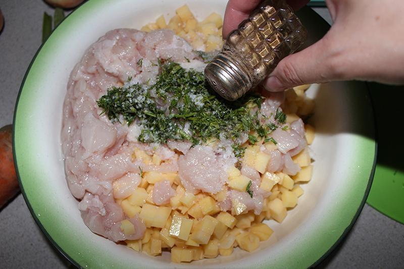 Шаг 9 приготовления Лук фаршированный картошкой и курицей