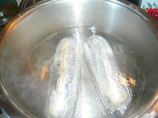 Шаг 12 приготовления Рулет из скумбрии с салом желатином морковью