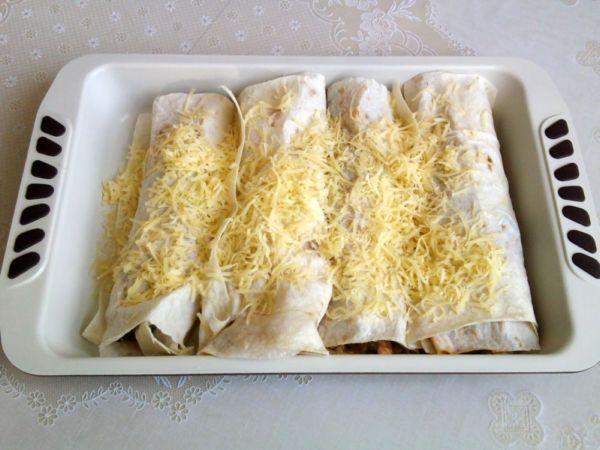 Шаг 15 приготовления Лаваш в духовке с начинкой из овощей
