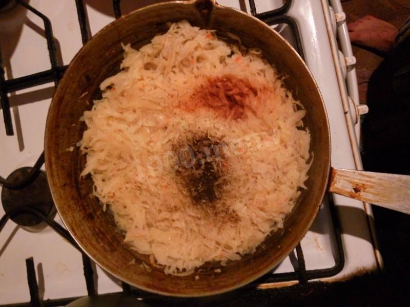 Шаг 4 приготовления Простой капустный рулет из бездрожжевого теста