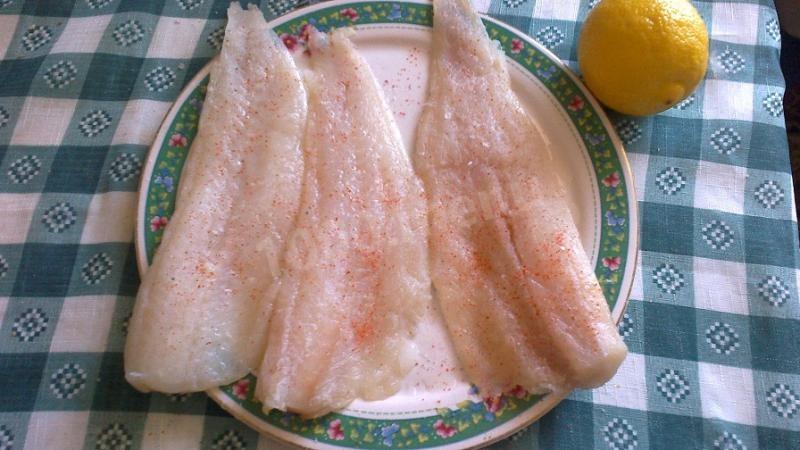 Шаг 10 приготовления Рулеты из филе минтая с рисом