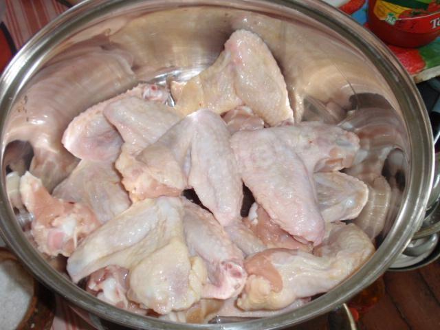 Шаг 2 приготовления Острые куриные крылышки в соевом соусе с медом на мангале