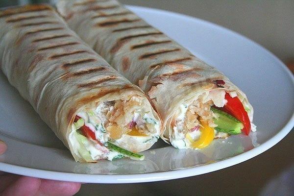 Шаг 14 приготовления Шаурма с курицей в лаваше на сковороде