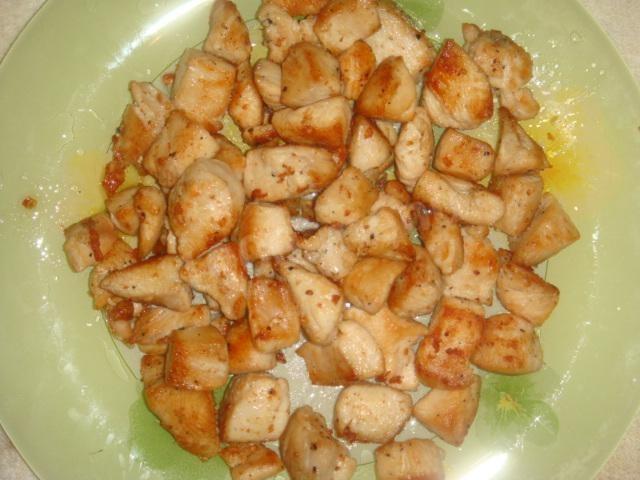 Шаг 5 приготовления Шаурма с курицей в лаваше на сковороде