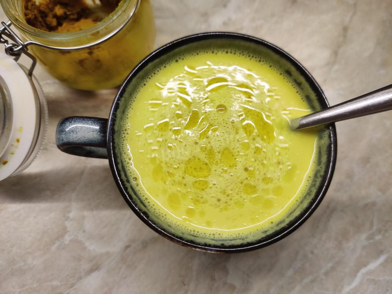 Шаг 5 приготовления Золотое молоко из куркумы