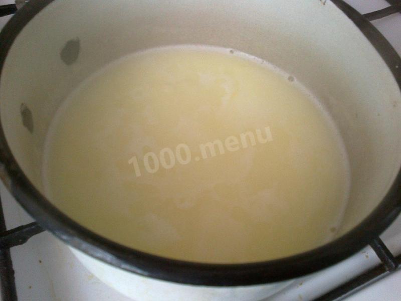 Шаг 3 приготовления Сыр из творога молока и яиц