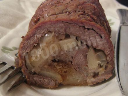 Обложка рецепта Мясной рулет с луком в духовке