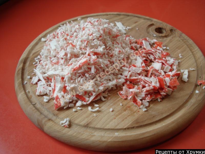 Шаг 2 приготовления Крабовые шарики с сыром и яйцом к Новому году