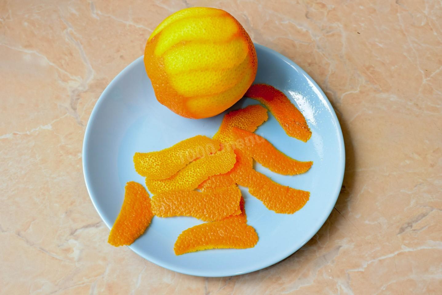 Шаг 3 приготовления Клубничный компот из замороженной клубники