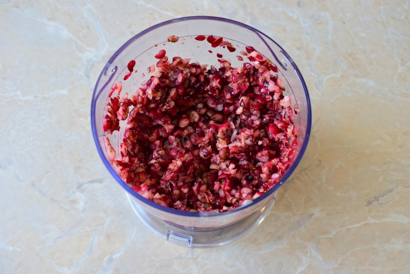 Шаг 2 приготовления Кисель из клюквы с крахмалом
