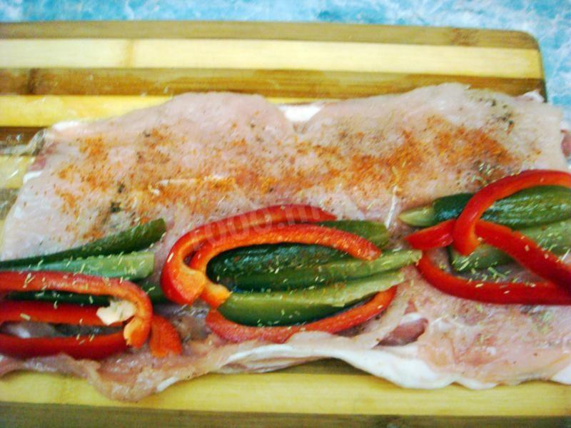 Шаг 10 приготовления Куриный рулет в беконе