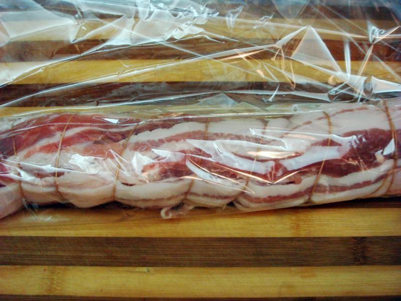 Шаг 11 приготовления Куриный рулет в беконе