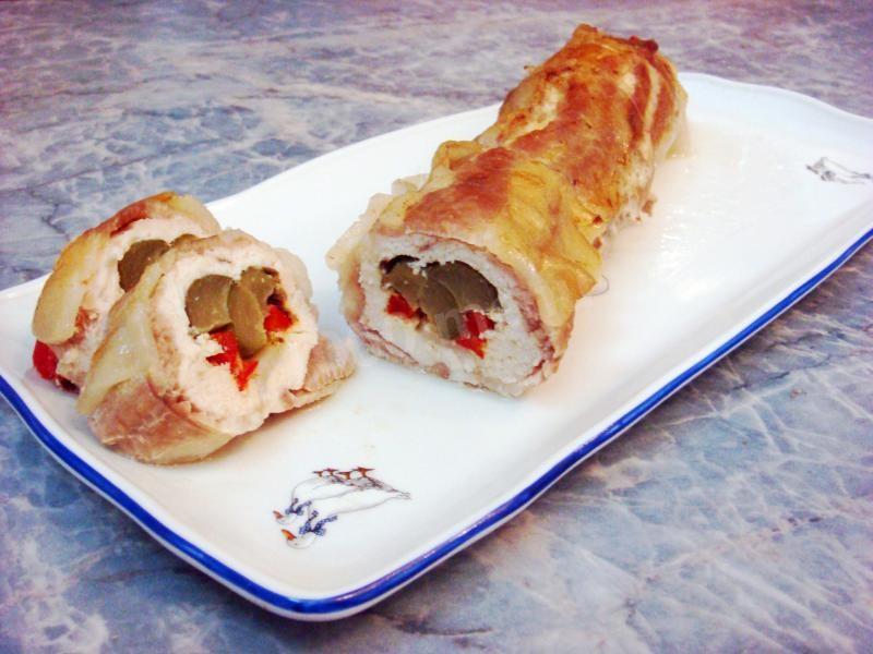 Шаг 16 приготовления Куриный рулет в беконе