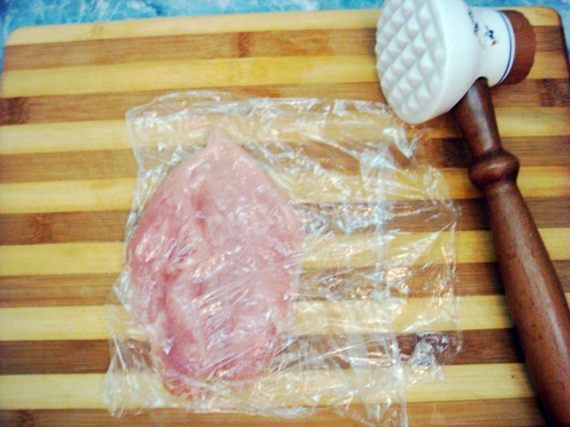 Шаг 4 приготовления Куриный рулет в беконе