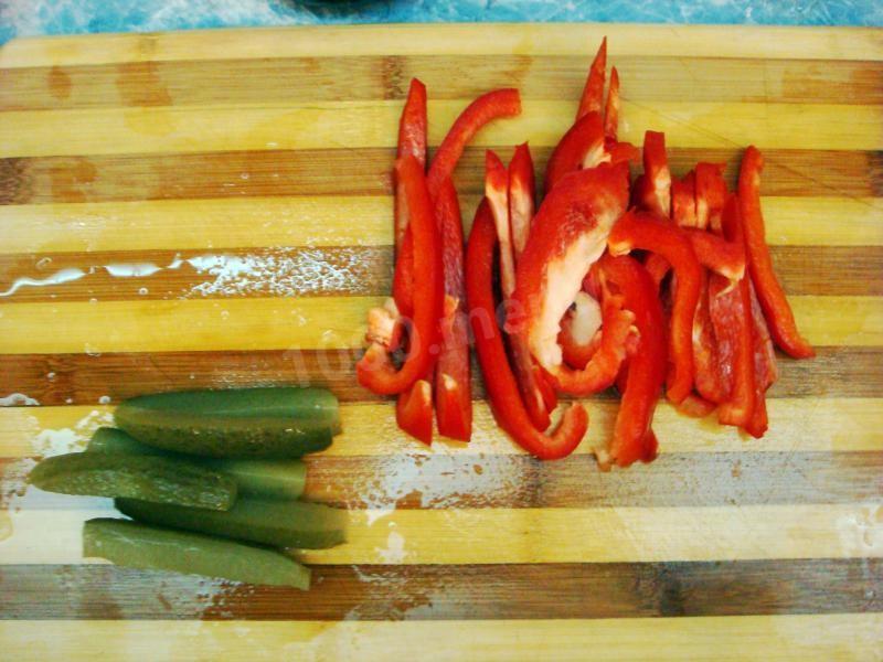 Шаг 7 приготовления Куриный рулет в беконе
