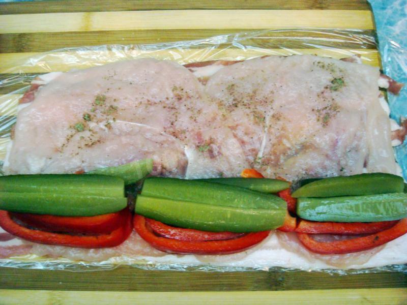 Шаг 9 приготовления Куриный рулет в беконе