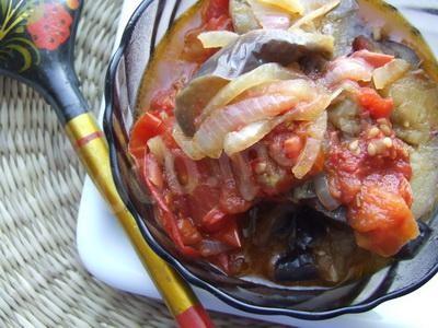 Шаг 7 приготовления Меживо из баклажан помидор и лука