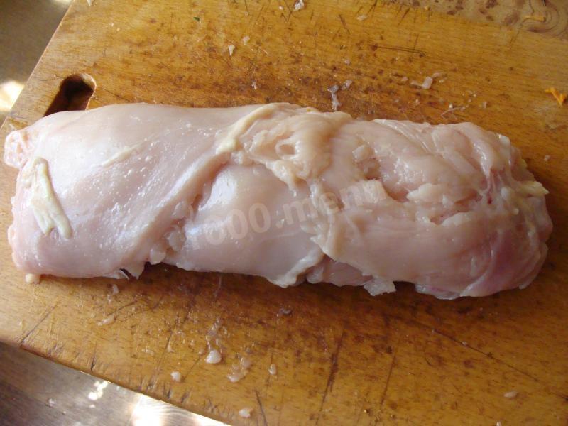 Шаг 7 приготовления Рулет куриный с сыром и морковью в духовке