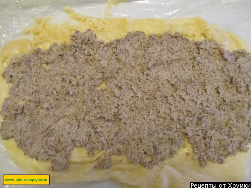 Шаг 4 приготовления Рулет с грибами и сыром, курицей