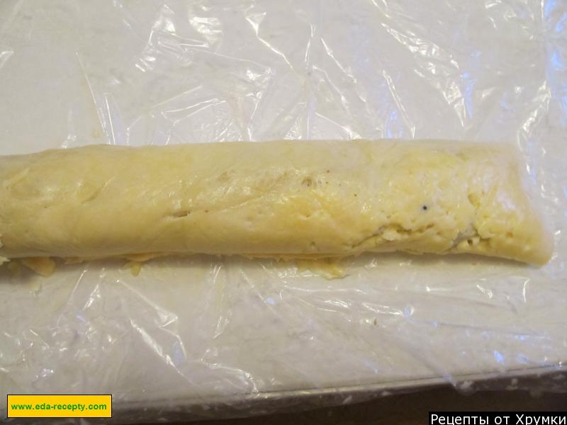 Шаг 5 приготовления Рулет с грибами и сыром, курицей