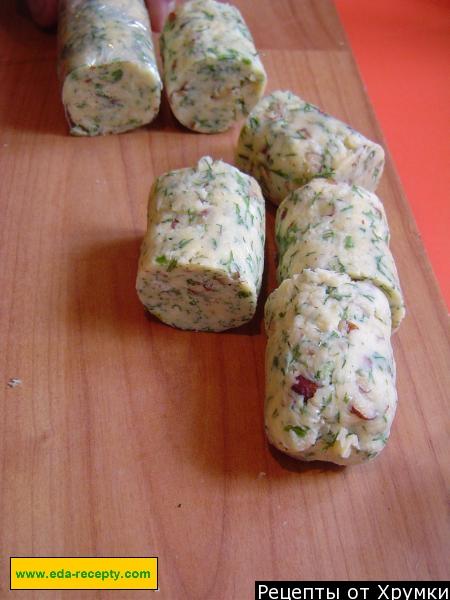 Шаг 3 приготовления Канапе сыр с грецким орехом Башенки