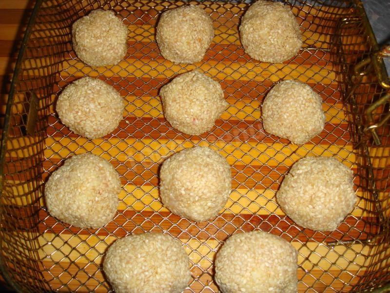 Шаг 16 приготовления Шарики куриные с виноградом