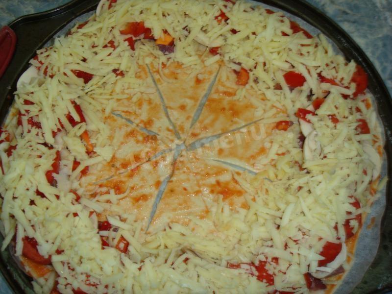Шаг 11 приготовления Королевская пицца в духовке