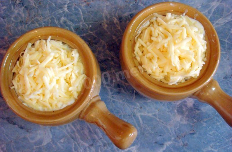 Шаг 11 приготовления Жульен с шампиньонами и грудками