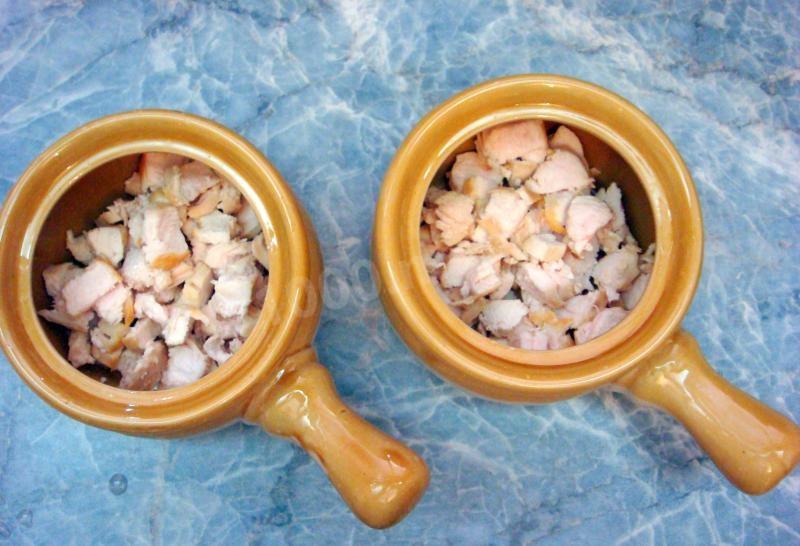 Шаг 3 приготовления Жульен с шампиньонами и грудками