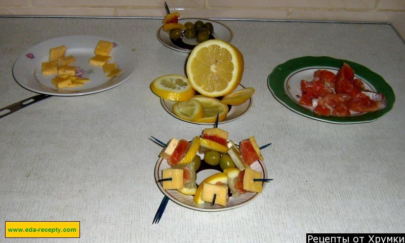 Шаг 5 приготовления Простые канапе с семгой, лимоном и сыром