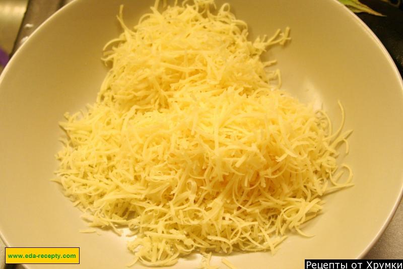 Шаг 3 приготовления Баклажаны в духовке с твердым сыром, помидорами и зеленью