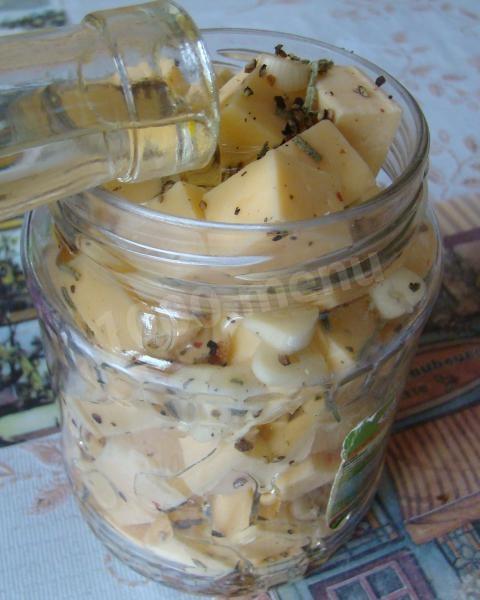 Шаг 8 приготовления Маринованный с чесноком сыр