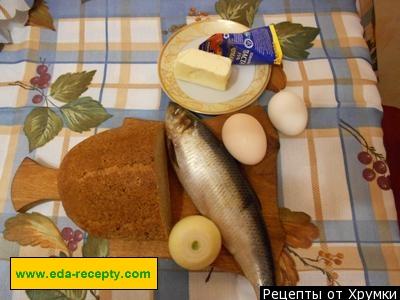 Шаг 1 приготовления Закусочные бутерброды с селедкой на черном хлебе