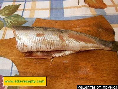 Шаг 2 приготовления Закусочные бутерброды с селедкой на черном хлебе