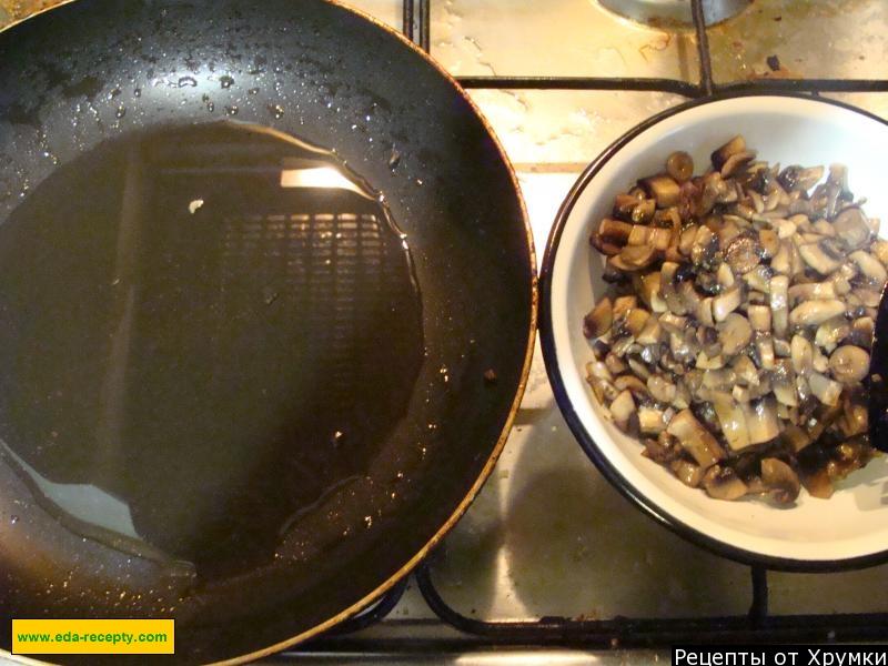 Шаг 3 приготовления Жульен с курицей в багете