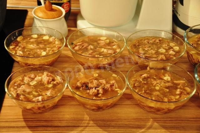 Шаг 8 приготовления Заливное ассорти баранина, свинина, утка, говядина