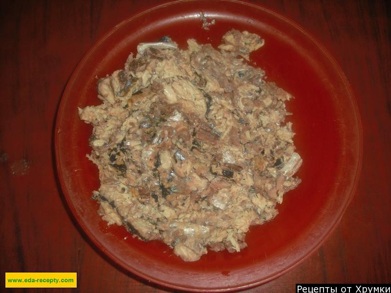 Шаг 3 приготовления Бутерброды с сайрой рыбой консервированной, яйцом и сыром