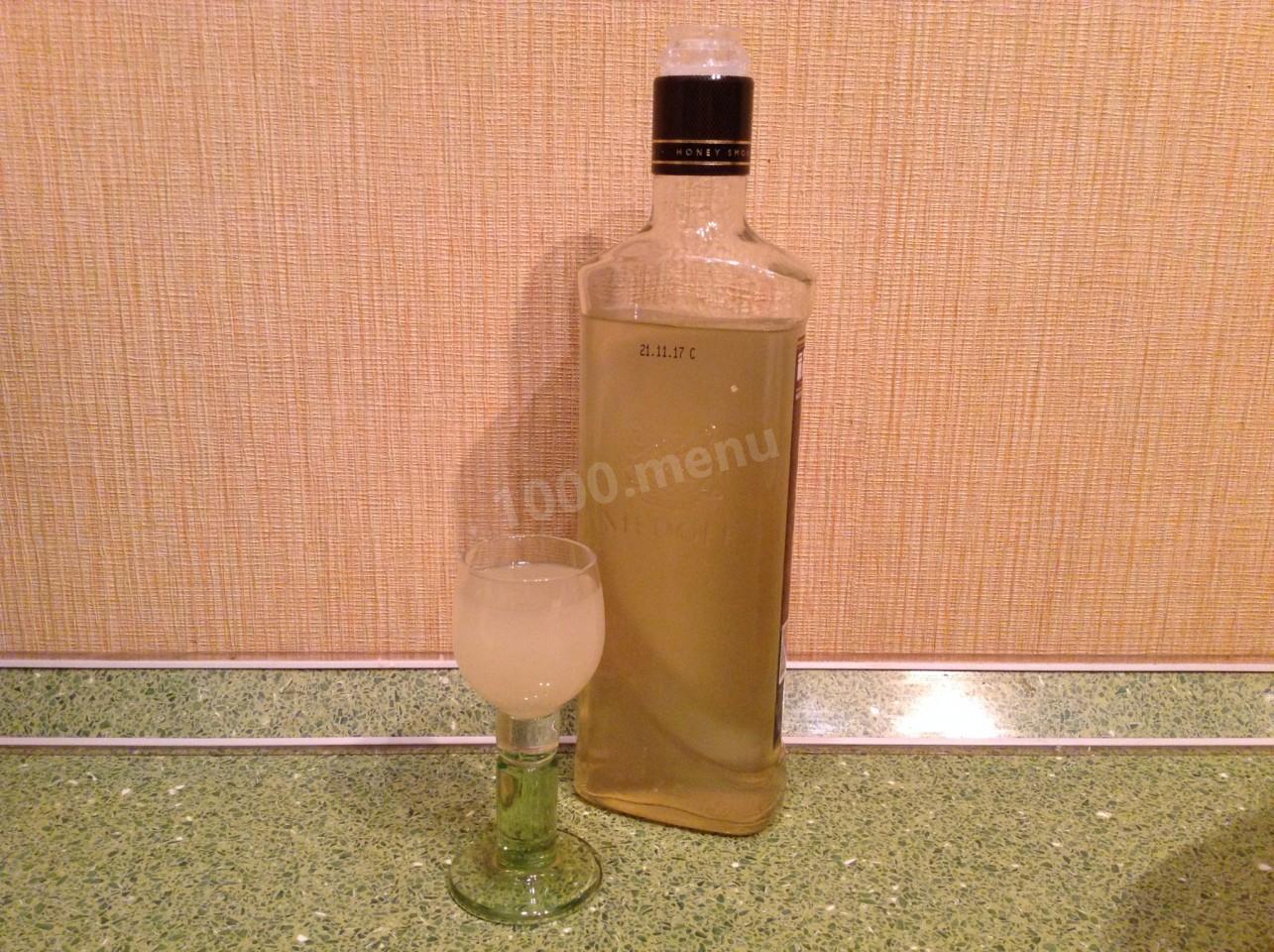 Шаг 7 приготовления Хреновуха с лимоном и мёдом