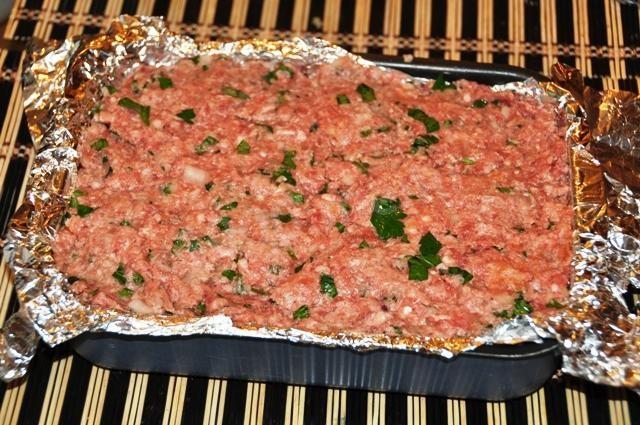 Шаг 12 приготовления Мясной рулет с яйцом и сыром
