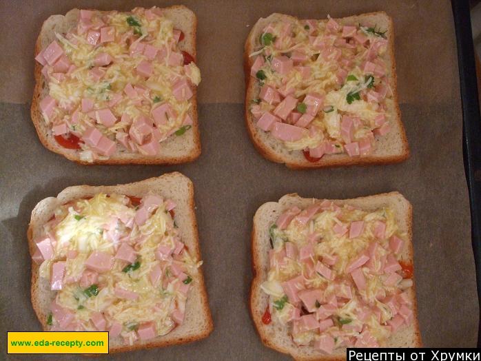 Шаг 11 приготовления Горячие бутерброды с кусочками колбасы и сыром