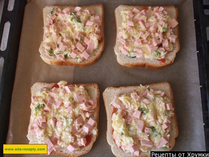 Шаг 12 приготовления Горячие бутерброды с кусочками колбасы и сыром