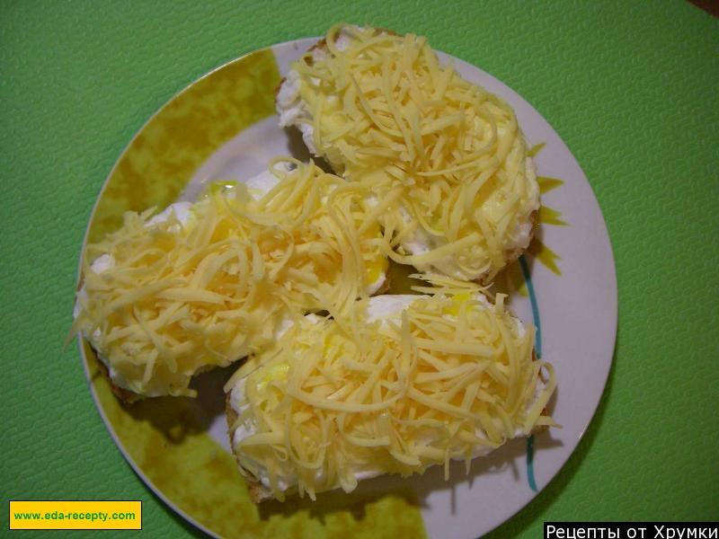 Шаг 5 приготовления Горячие бутерброды с яйцом, чесноком и сыром