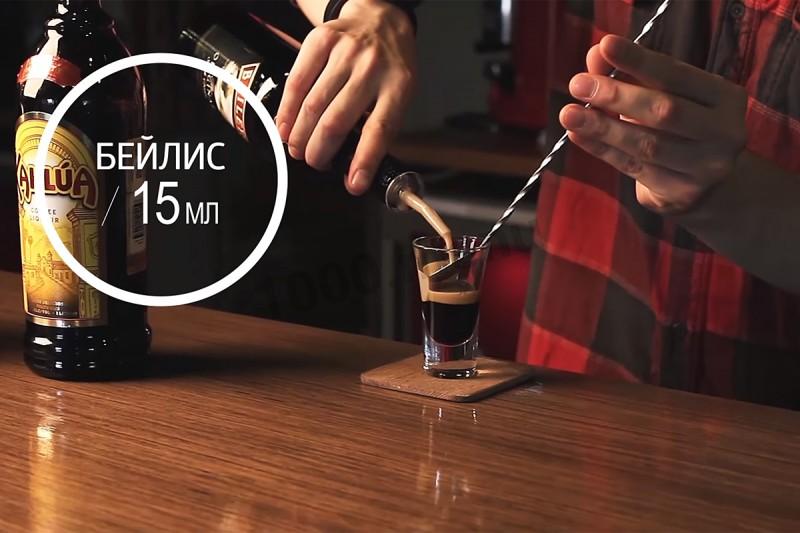 Шаг 2 приготовления Коктейль Три ликера Б52