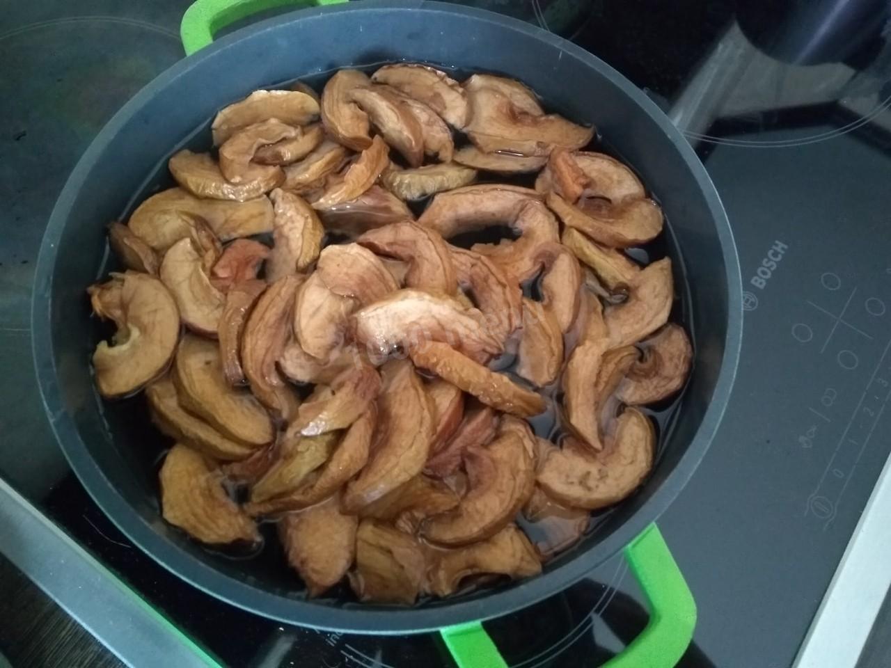 Шаг 2 приготовления Взвар яблочный с лаймом