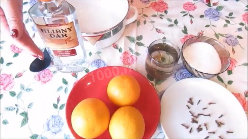 Шаг 1 приготовления Апельсиново-гвоздичный ликер