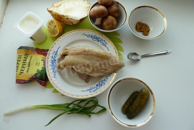 Шаг 1 приготовления Салат из корня сельдерея с грибами и курицей