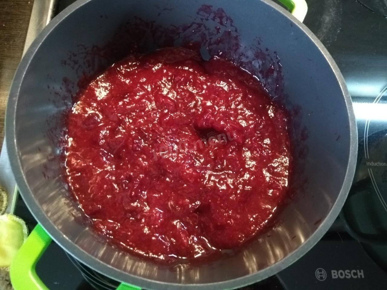 Шаг 4 приготовления Сбитень клюквенный